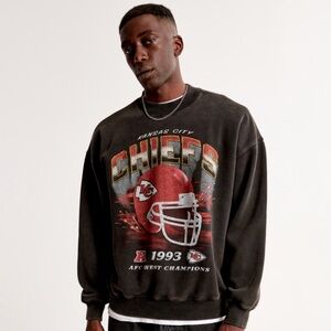 Abercrombie Kansas City Chiefs Graphic Crew Sweatshirt ✨